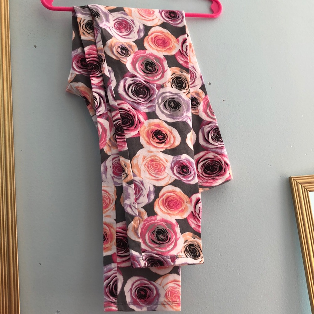 Gray multicolored flowered leggings